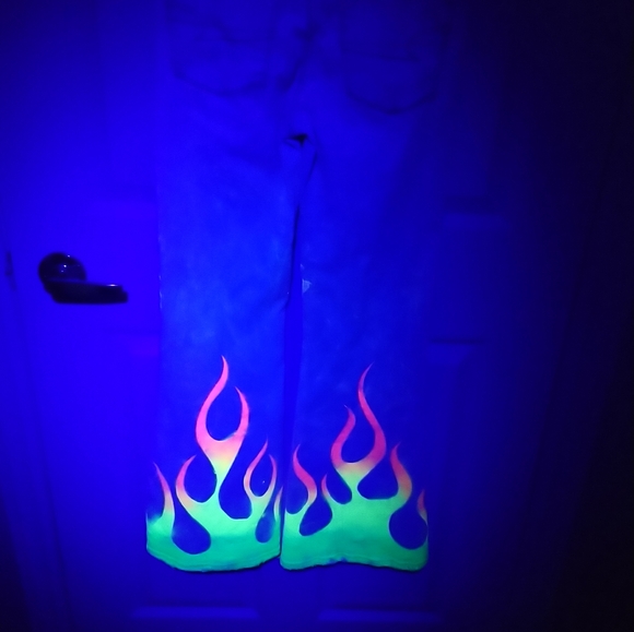 Custom one of a kind flame paint job American Eagle jeans Size 26x29 - Picture 5 of 8